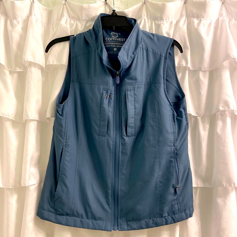 Scottevest featherweight vest, dusky blue, size medium, 16 pockets, LIKE NEW
